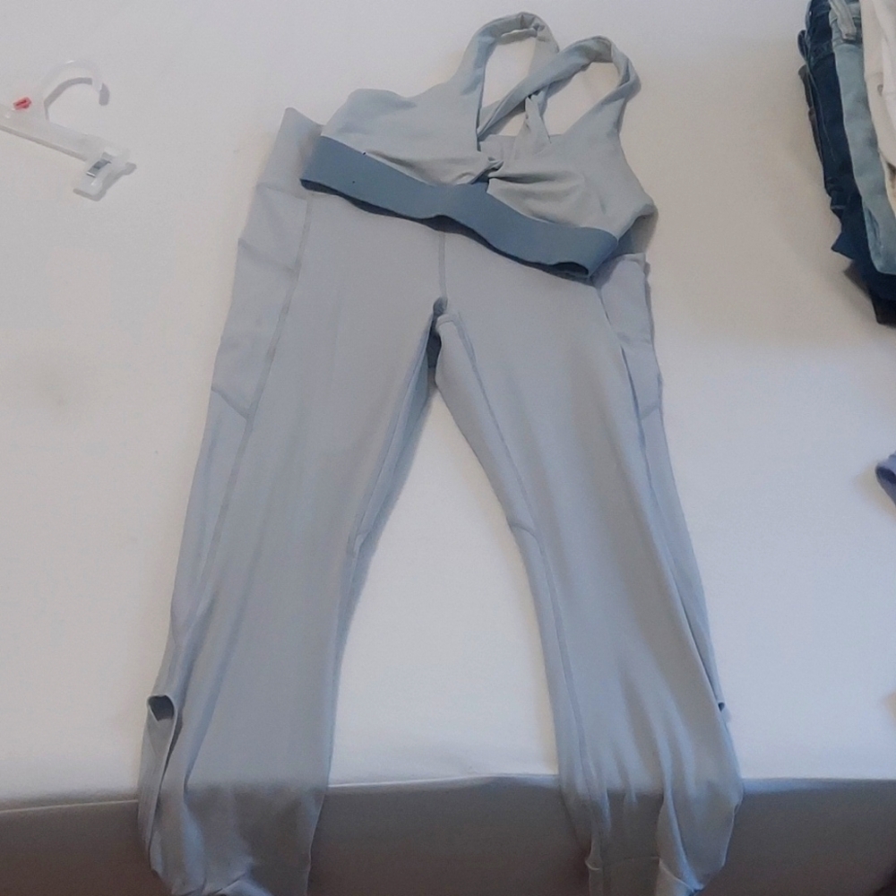 Fabletics outfit. Sz small criss cross bra. Size medium purelux leggings